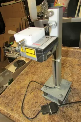 Ds2100-1000 Datalogic Laser Barcode Reader/sensor/scanner With Stand