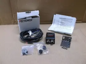 Sr-651 Keyence New In Box 2d Code Barcode Reader Scanner With Cable Sr651