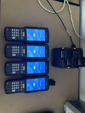 Mc330l-sjeg4na Zebra Lot Of 4 Scanner With 8xbattery Plus 1 Charger Android 10